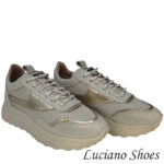 Дамски обувки от естествена кожа в бежов цвят и златни акценти